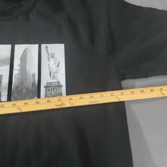 VTG New York City Sweatshirt Black NYC Skyline Statue of Liberty Iconic Artsy L - Picture 7 of 9